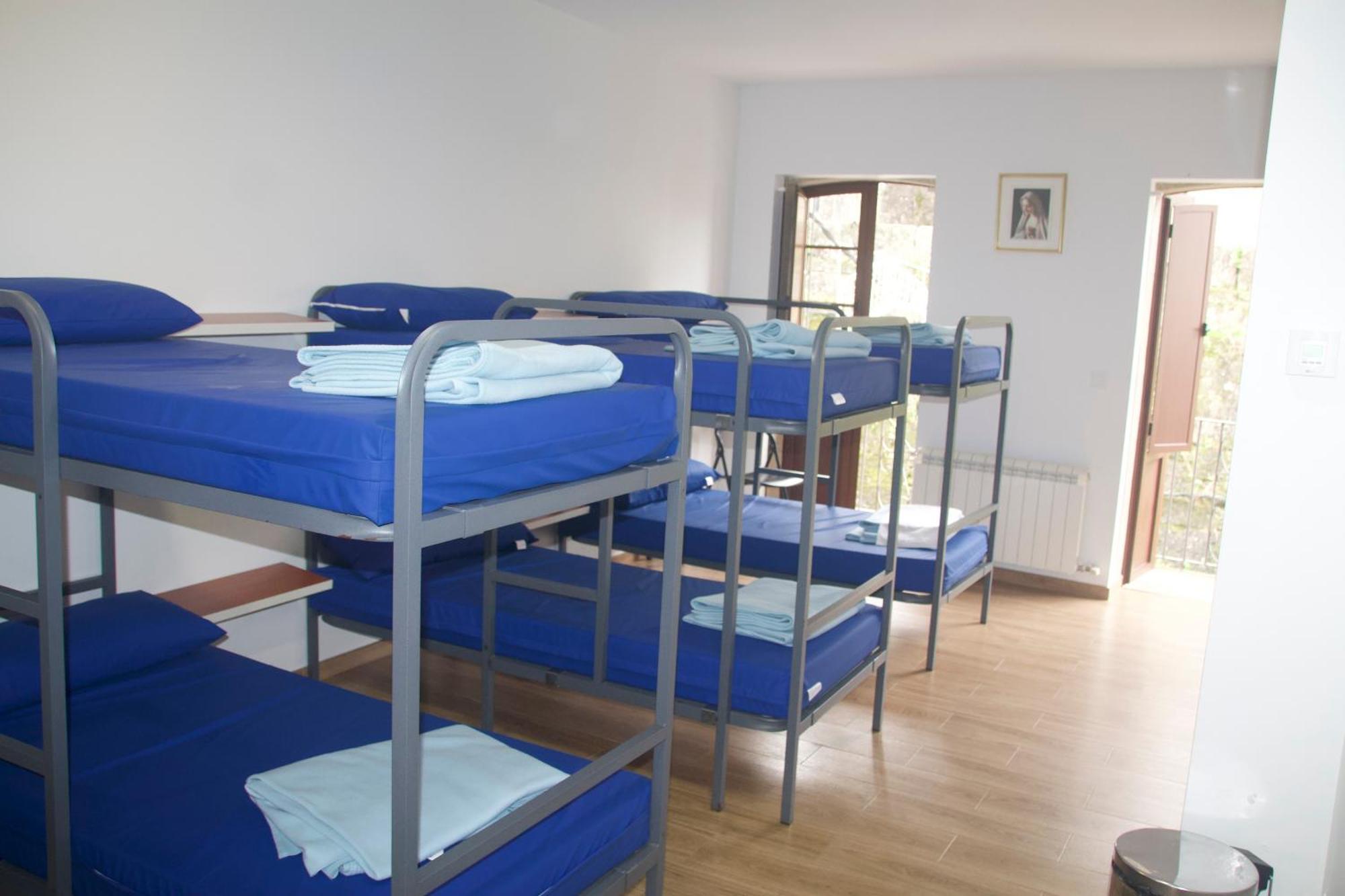Albergue Parroquial Santiago Apostol De 雷东德拉 外观 照片