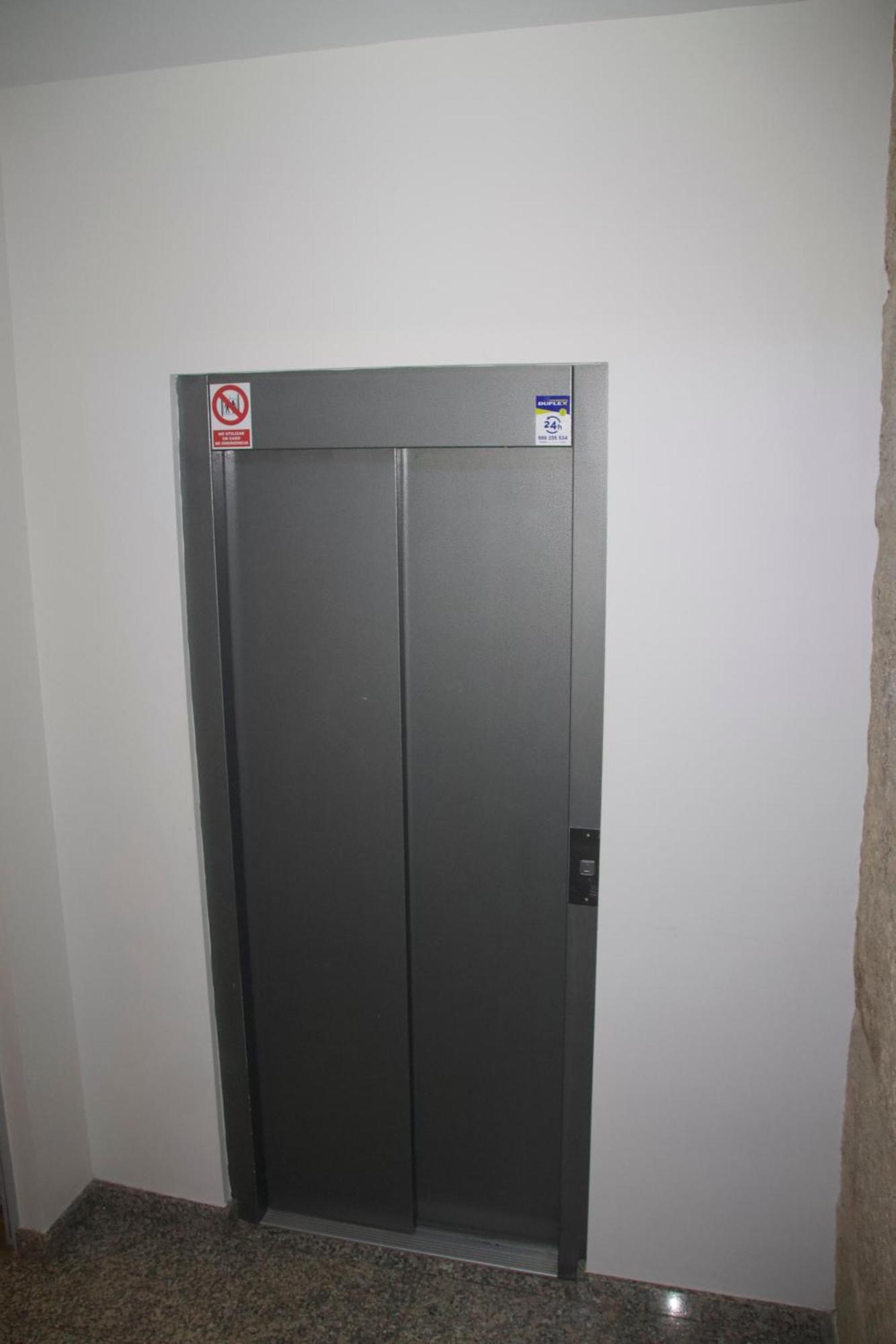 Albergue Parroquial Santiago Apostol De 雷东德拉 外观 照片